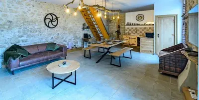 Coin salon dans l'établissement La Grange des Richebourgs
