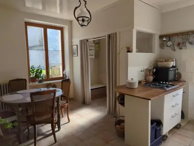 Cuisine ou kitchenette dans l'établissement Les Roises