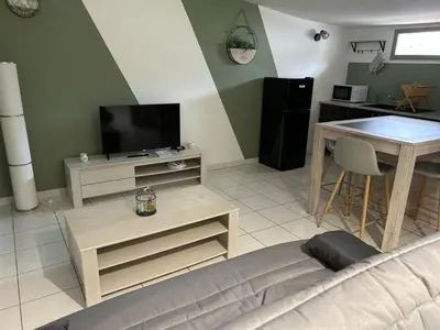 Télévision ou salle de divertissement dans l'établissement Appartement 29D à Mailly-le-Camp