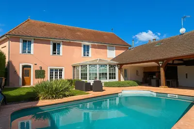 Piscine de l'établissement Champagne Therapy Demeure de charme avec piscine et SPA - 7 chambres ou située à proximité