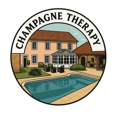 Piscine de l'établissement Champagne Therapy Demeure de charme avec piscine et SPA - 7 chambres ou située à proximité
