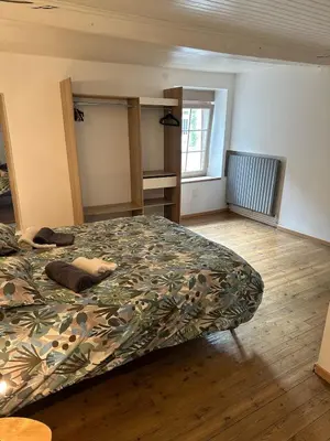 Un ou plusieurs lits dans un hébergement de l'établissement Gîte 3 chambres avec terrasse privée Calme & nature