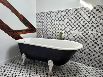 Salle de bains dans l'établissement Les Bulles d'Aÿ - Loft