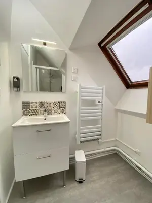 Salle de bains dans l'établissement Jolie maison Margnotine avec cour & parking privés