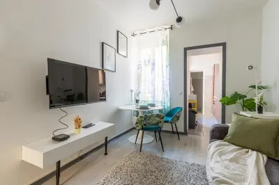 Télévision ou salle de divertissement dans l'établissement Cozy apartment - Downtown Place d'Erlon