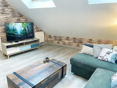 Télévision ou salle de divertissement dans l'établissement Le Sweet Home, clim, parking privé, wifi