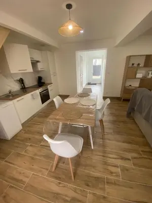 Cuisine ou kitchenette dans l'établissement maison ville