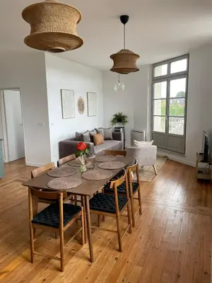 Coin salon dans l'établissement Côté Aisne - vue imprenable