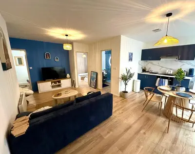 Télévision ou salle de divertissement dans l'établissement La Grèce - Appartement chaleureux en hypercentre
