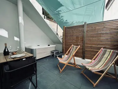 Plan de l'établissement 1 lenoir cocon romantique avec jacuzzi au centre
