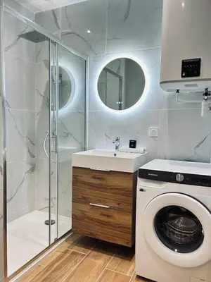 Salle de bains dans l'établissement 1 lenoir cocon romantique avec jacuzzi au centre