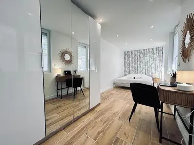Un ou plusieurs lits dans un hébergement de l'établissement 2 Lenoir T2 spacieux avec jacuzzi au centre-ville