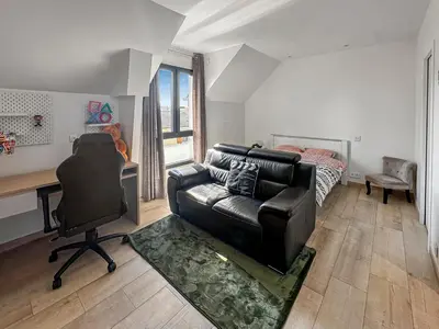 Coin salon dans l'établissement Villa haut de gamme avec Piscine, Bar et Cinéma