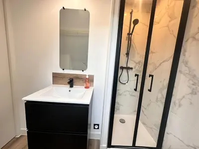 Salle de bains dans l'établissement 2 Carteret studio cosy proche centre ville