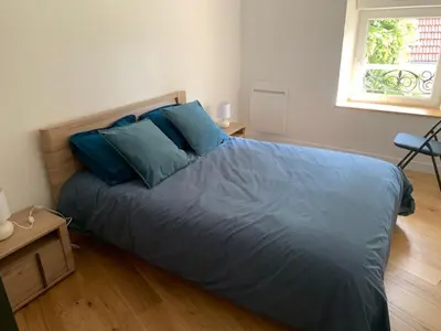 Un ou plusieurs lits dans un hébergement de l'établissement Appartement bien placé