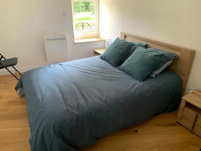 Un ou plusieurs lits dans un hébergement de l'établissement Appartement bien placé
