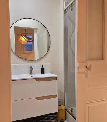 Salle de bains dans l'établissement Le cocon pop