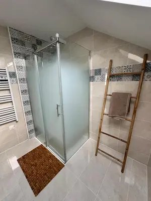 Salle de bains dans l'établissement Chez Mémé