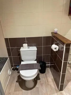 Salle de bains dans l'établissement Les Gîtes de Monthermé Le Duplex avec vue sur la Meuse