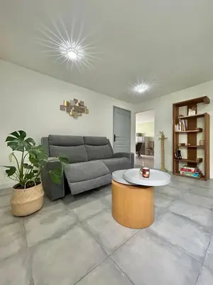 Coin salon dans l'établissement Cocon lumineux, tout confort
