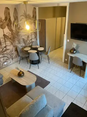 Télévision ou salle de divertissement dans l'établissement Gîte de la Cascade