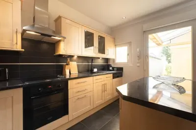 Cuisine ou kitchenette dans l'établissement Duplex avec parking La Parenthèse Pétillante