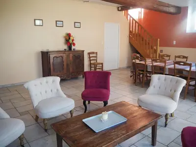 Coin salon dans l'établissement Gîte de l'écurie