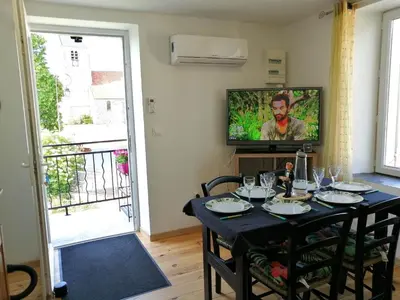 Télévision ou salle de divertissement dans l'établissement AUBERGE à la croisée Gîte 