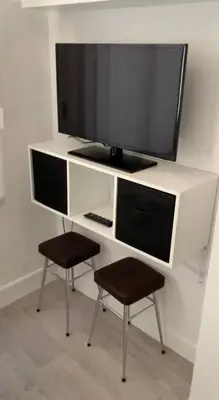 Télévision ou salle de divertissement dans l'établissement Jolie studio meublé tout équipé