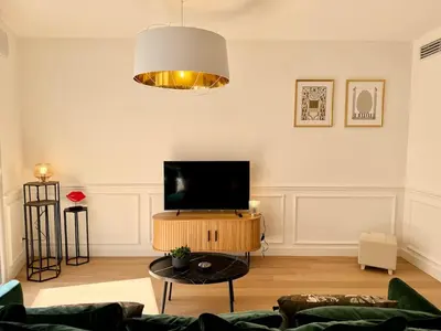 Télévision ou salle de divertissement dans l'établissement Patio Signature - Cœur de Reims