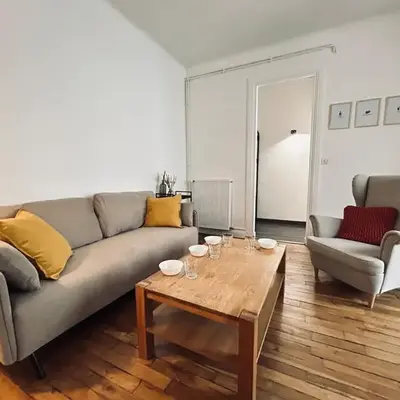 Jadart T3 avec balcon au pied de la cathédrale