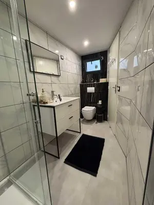 Salle de bains dans l'établissement Un été sans fin - 3 chambres- 3 lits - balnéo