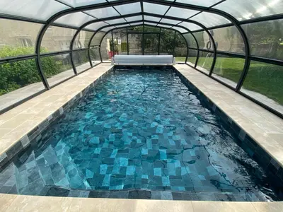 Piscine de l'établissement maison au calme avec piscine chauffée ou située à proximité