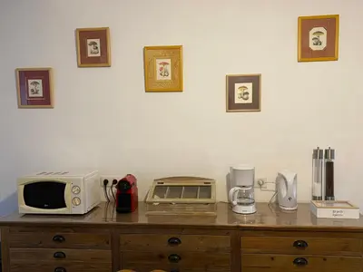 Plateau bouilloire dans l'établissement maison au calme avec piscine chauffée