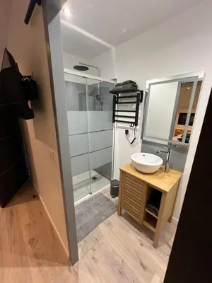 Salle de bains dans l'établissement La Maison d'à Côté Chambre 4