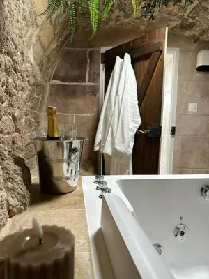 Salle de bains dans l'établissement Parenthèse entre forêt et château