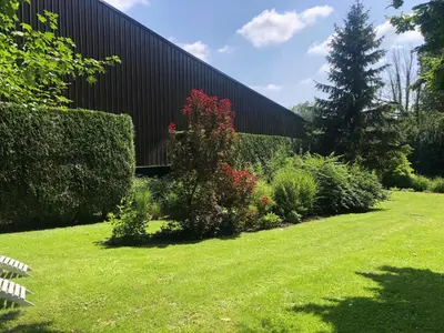 Jardin de l'établissement Maison cocooning avec magnifique jardin