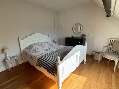 Un ou plusieurs lits dans un hébergement de l'établissement Maison cocooning avec magnifique jardin