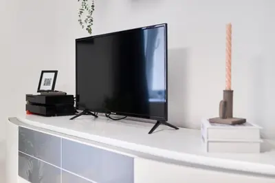 Télévision ou salle de divertissement dans l'établissement peaceful retreat & cozy apartment in reims , sleep4 ,near city center , free public parking