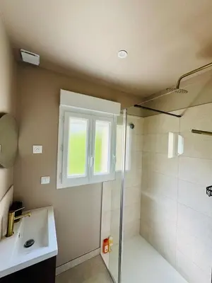 Salle de bains dans l'établissement La maison de Lili