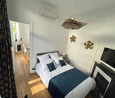 Un ou plusieurs lits dans un hébergement de l'établissement LE PALAIS DE LEO Luxury Apt Epernay Hyper center 4P Balcony AC