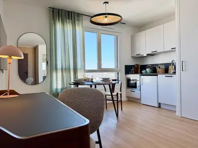Cuisine ou kitchenette dans l'établissement We Live Inn Sharies Reims - A605