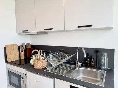 Cuisine ou kitchenette dans l'établissement We Live Inn Sharies Reims - B502