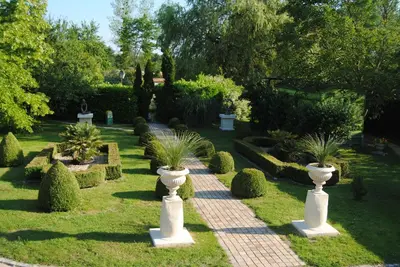 Jardin de l'établissement Le Grand Logis