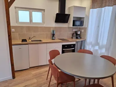 Cuisine ou kitchenette dans l'établissement La petite broussaille