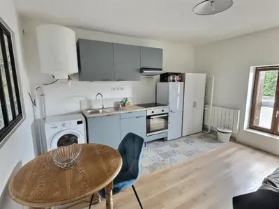 Cuisine ou kitchenette dans l'établissement Appartement Cosy et Lumineux à Pommeuse - Proche Gare & studio de production idéal Couple et Professionelles
