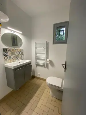 Salle de bains dans l'établissement Gîte du Saule du Magne 5 personnes
