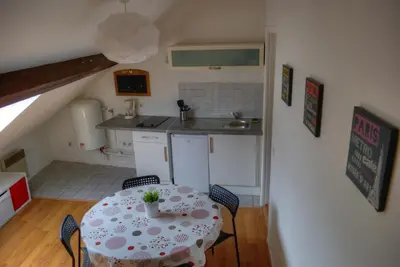 Cuisine ou kitchenette dans l'établissement Crécy - Freedomus Marne-La-Vallée
