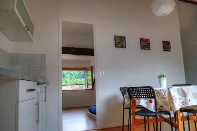 Cuisine ou kitchenette dans l'établissement Crécy - Freedomus Marne-La-Vallée