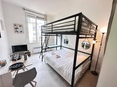 Un ou plusieurs lits dans un hébergement de l'établissement Talleyrand studio neuf cozy hyper centre